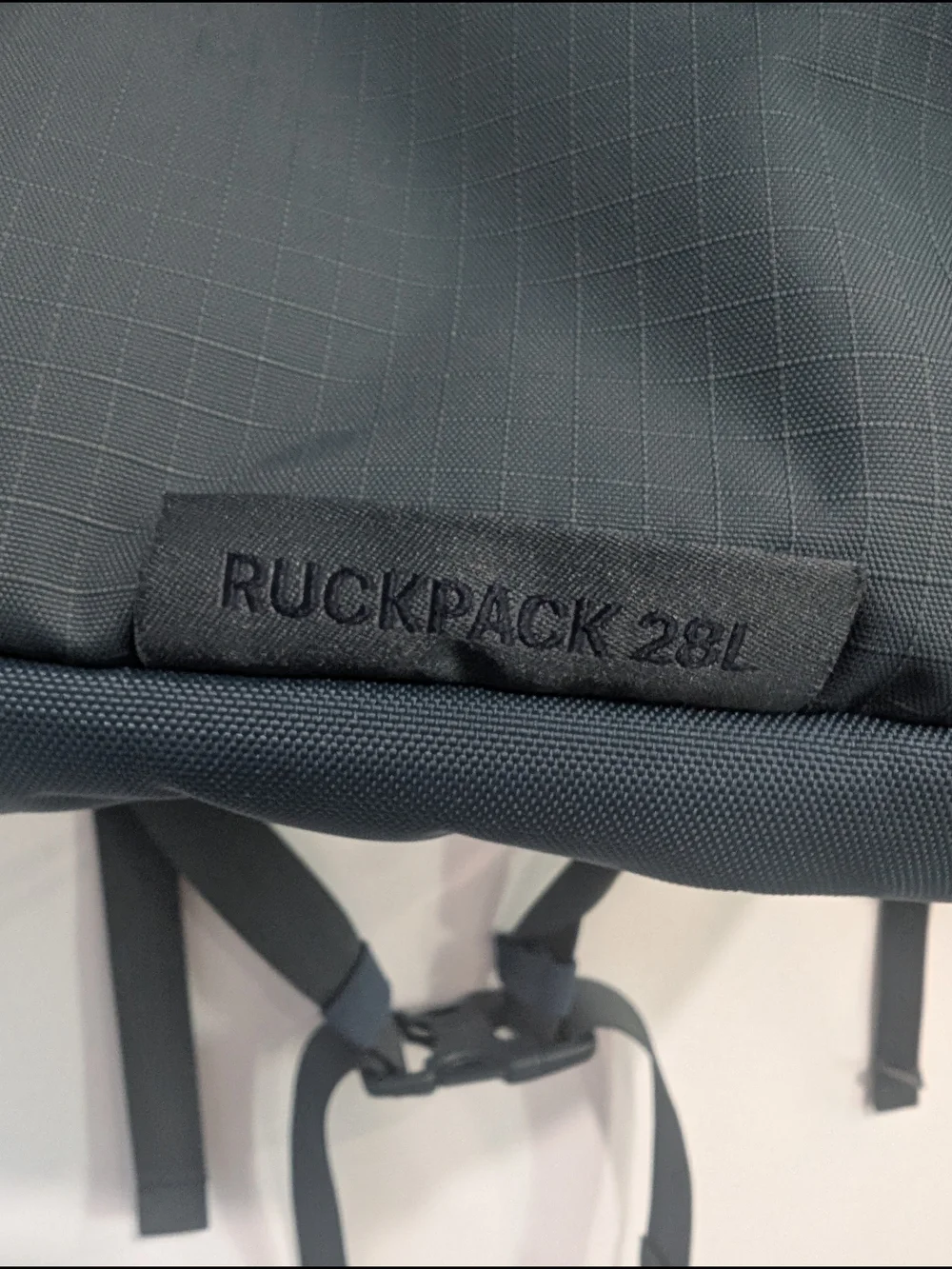 REI Co-op Women's Ruckpack 28L EUC Blue Hiking Daypack - Picture 3 of 7